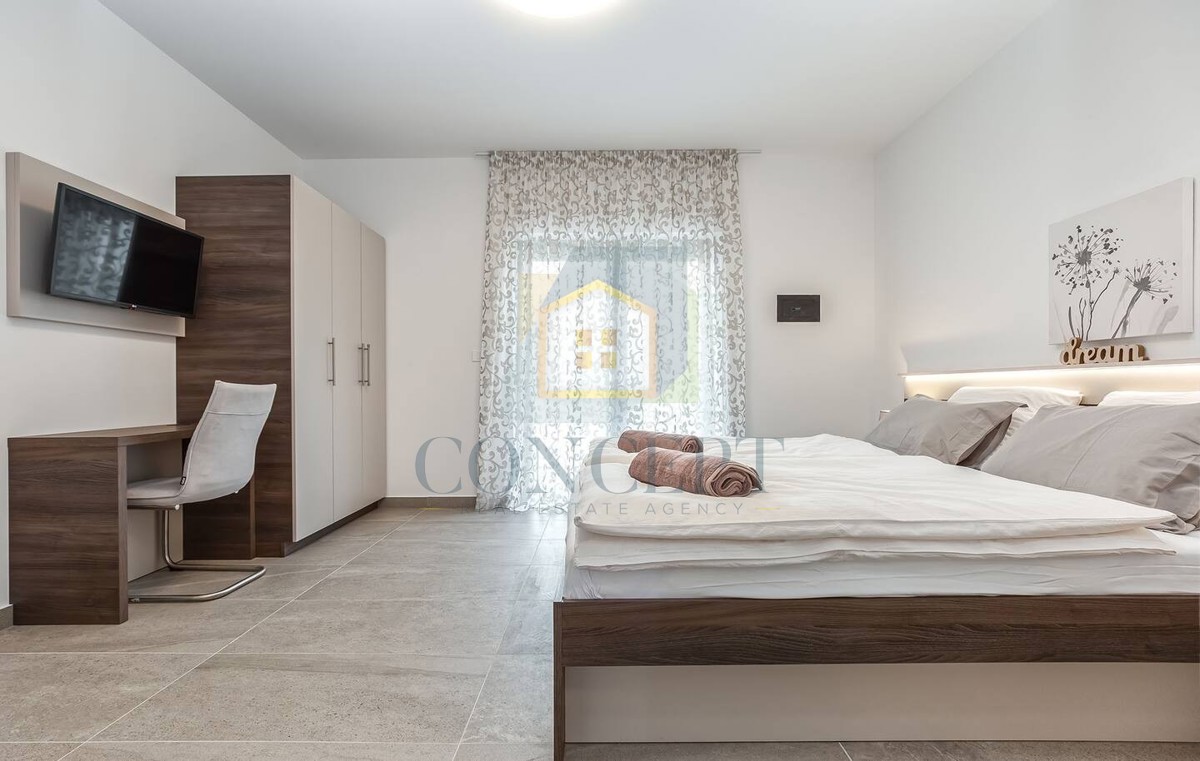 Poreč, sobborgo, Villa moderna con piscina in ottima posizione, a 800 m dal mare