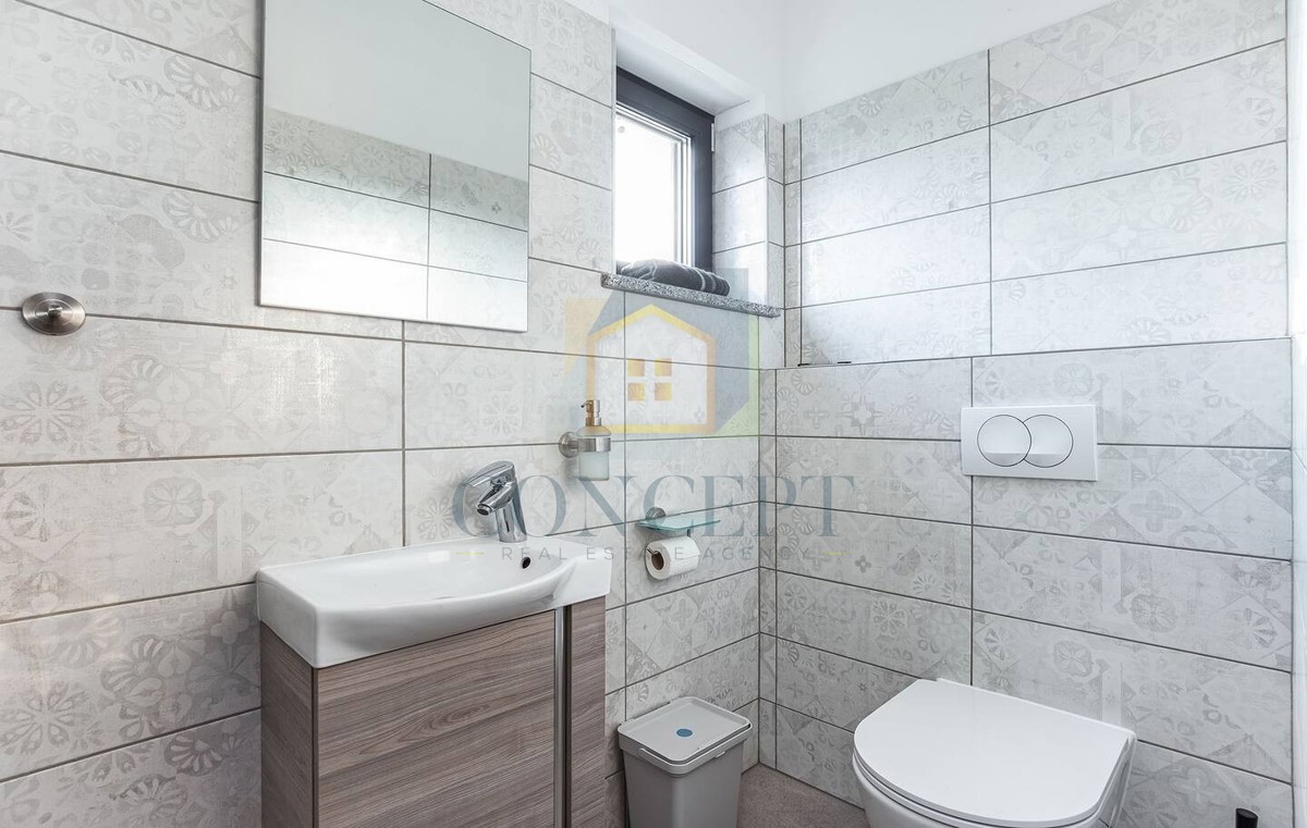 Poreč, sobborgo, Villa moderna con piscina in ottima posizione, a 800 m dal mare