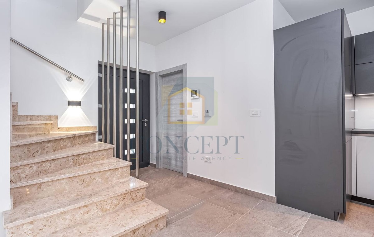 Poreč, sobborgo, Villa moderna con piscina in ottima posizione, a 800 m dal mare