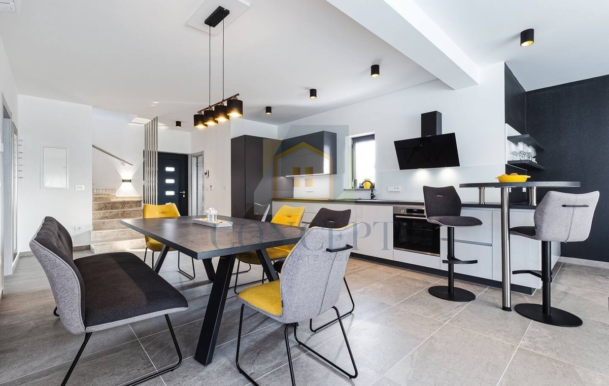 Poreč, sobborgo, Villa moderna con piscina in ottima posizione, a 800 m dal mare