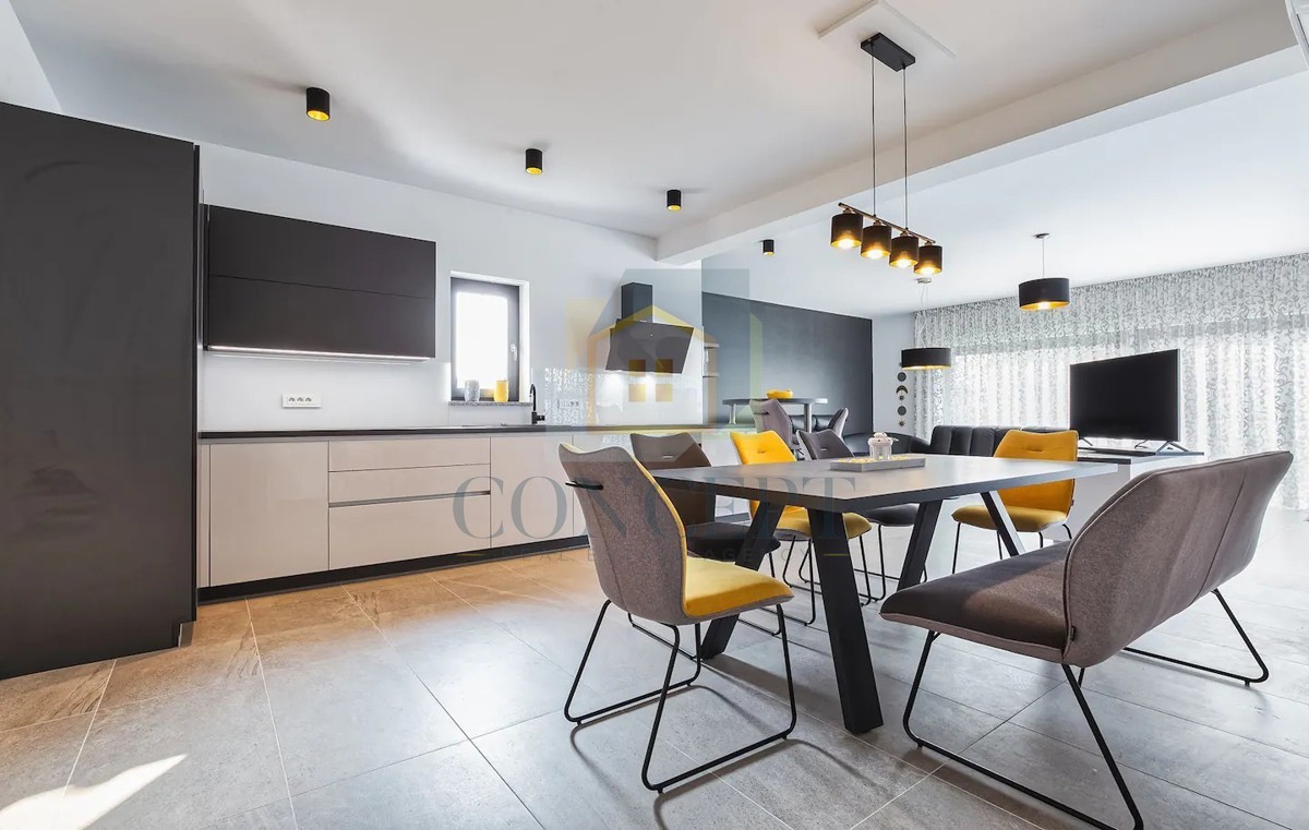 Poreč, sobborgo, Villa moderna con piscina in ottima posizione, a 800 m dal mare