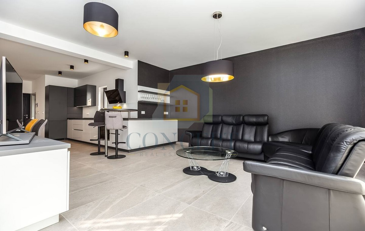 Poreč, sobborgo, Villa moderna con piscina in ottima posizione, a 800 m dal mare