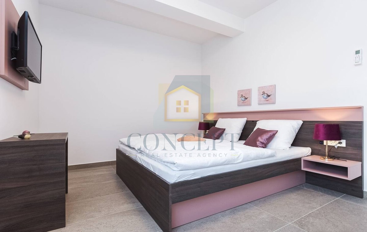 Poreč, sobborgo, Villa moderna con piscina in ottima posizione, a 800 m dal mare