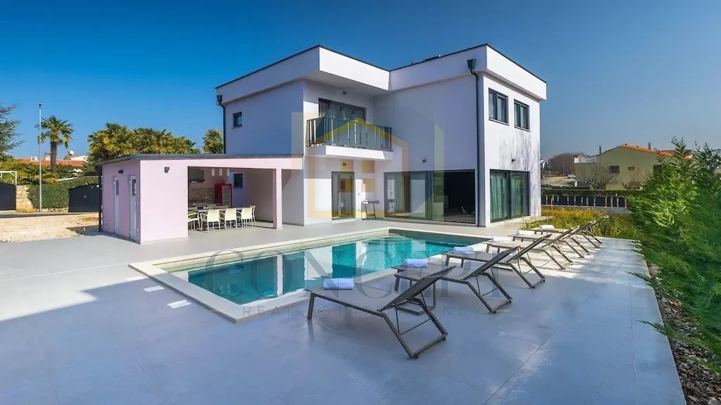 Poreč, sobborgo, Villa moderna con piscina in ottima posizione, a 800 m dal mare