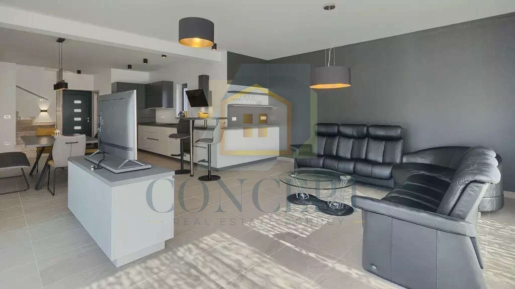 Poreč, sobborgo, Villa moderna con piscina in ottima posizione, a 800 m dal mare