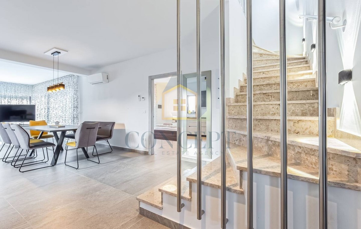 Poreč, sobborgo, Villa moderna con piscina in ottima posizione, a 800 m dal mare