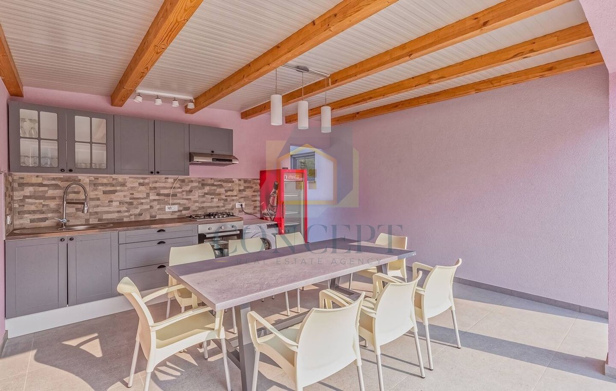 Poreč, sobborgo, Villa moderna con piscina in ottima posizione, a 800 m dal mare