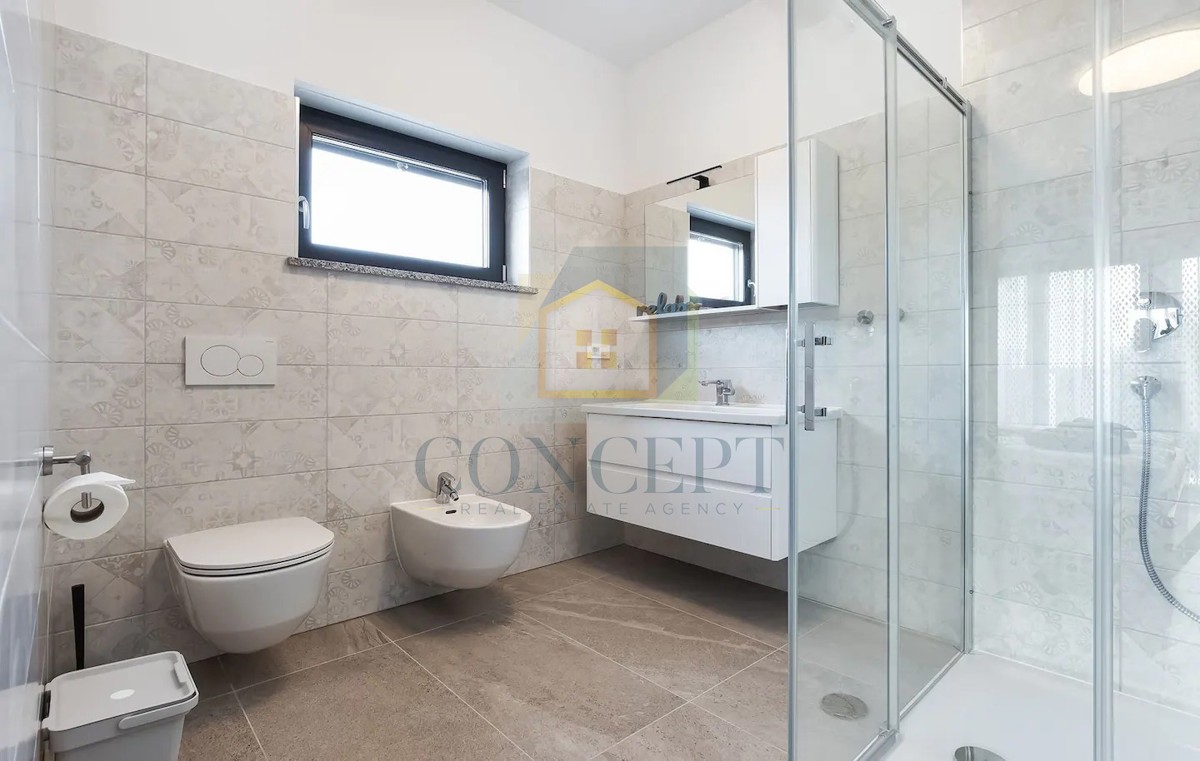 Poreč, sobborgo, Villa moderna con piscina in ottima posizione, a 800 m dal mare