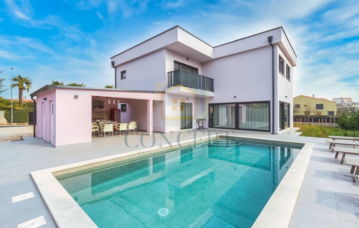 Poreč, sobborgo, Villa moderna con piscina in ottima posizione, a 800 m dal mare