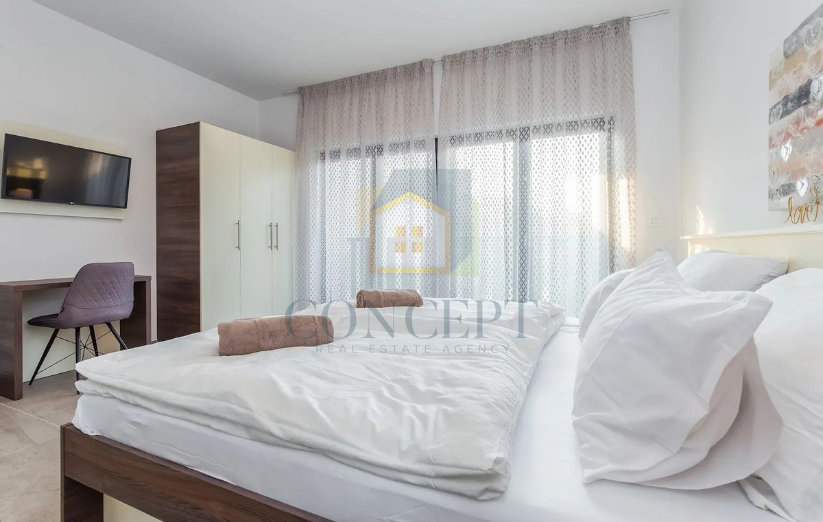 Poreč, sobborgo, Villa moderna con piscina in ottima posizione, a 800 m dal mare