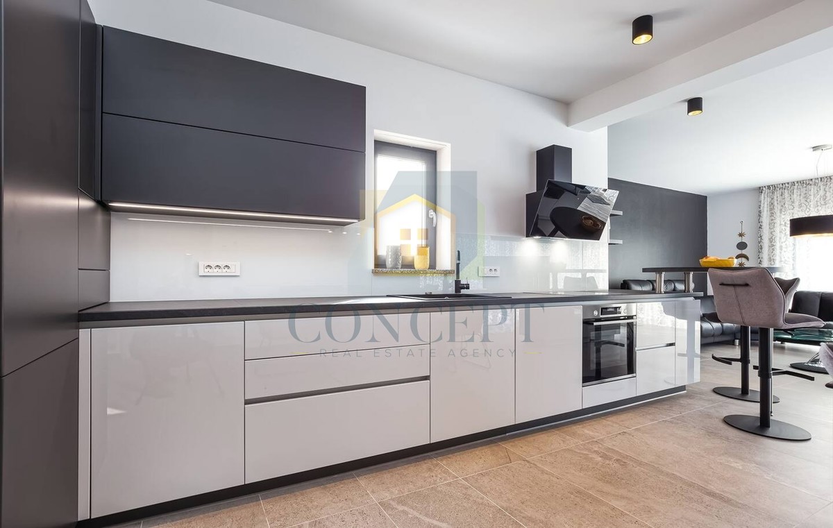 Poreč, sobborgo, Villa moderna con piscina in ottima posizione, a 800 m dal mare