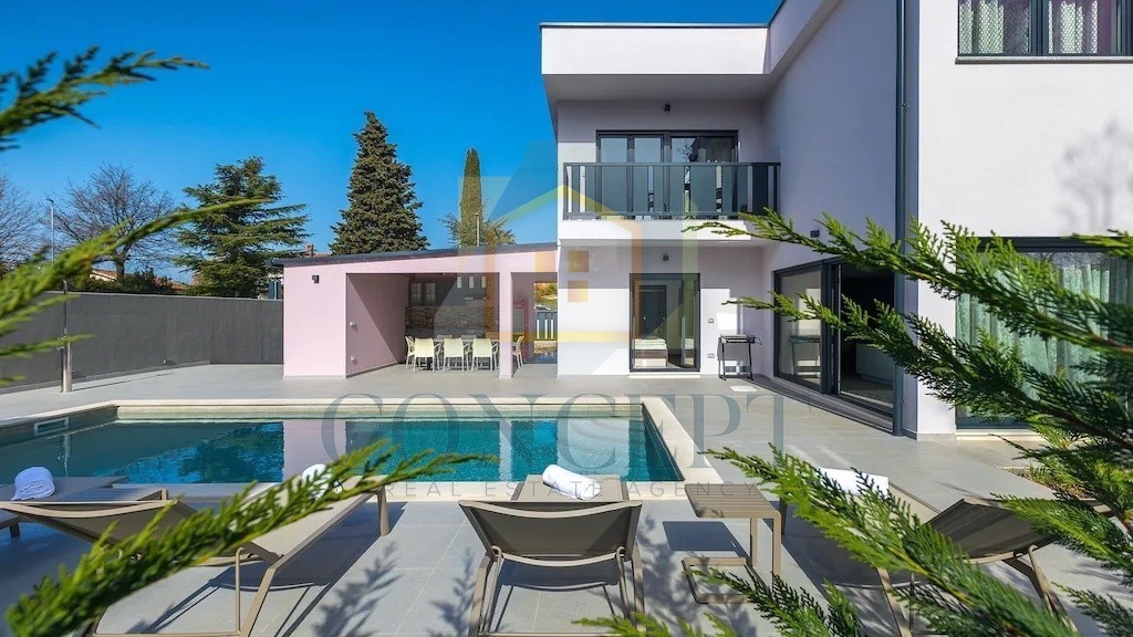 Poreč, sobborgo, Villa moderna con piscina in ottima posizione, a 800 m dal mare