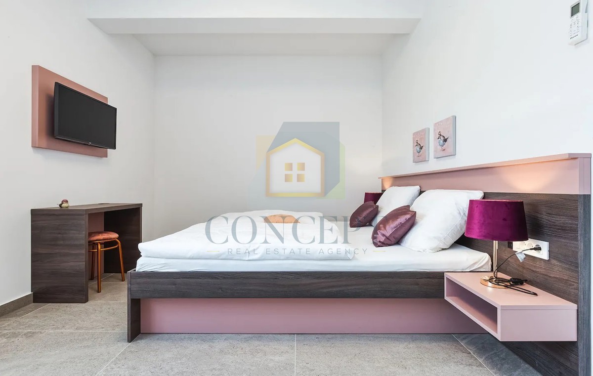 Poreč, sobborgo, Villa moderna con piscina in ottima posizione, a 800 m dal mare