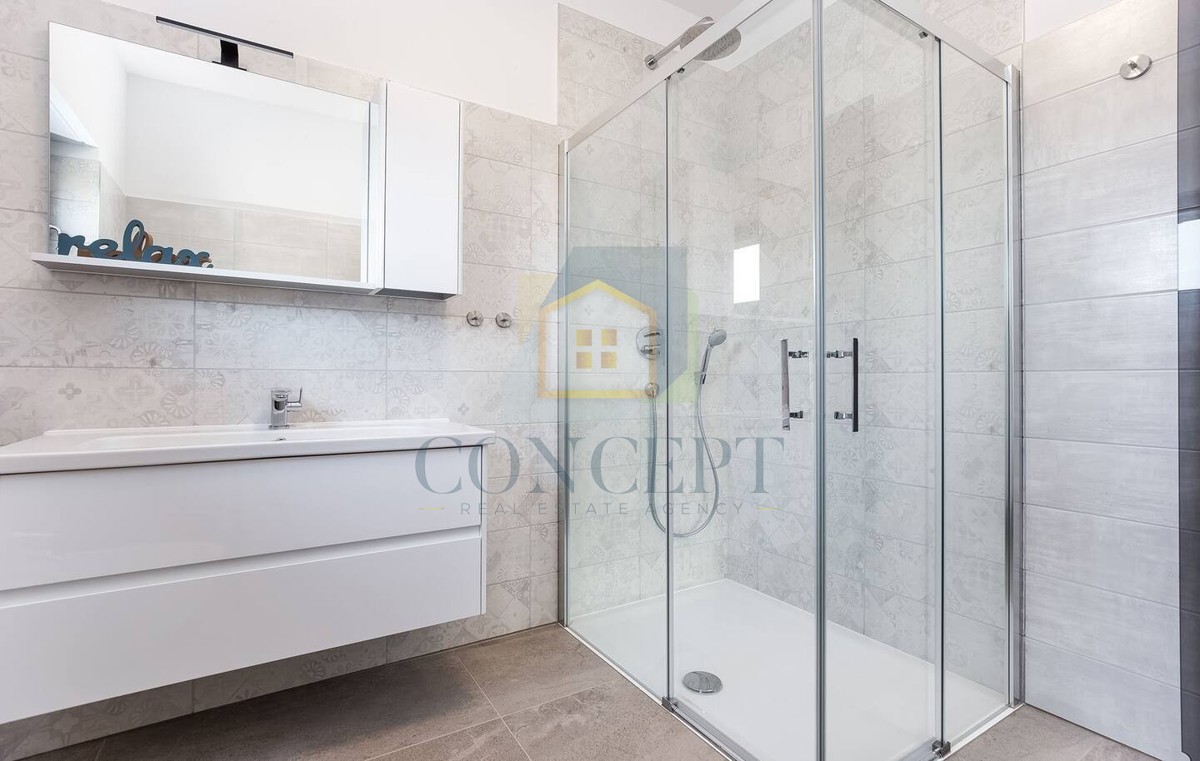 Poreč, sobborgo, Villa moderna con piscina in ottima posizione, a 800 m dal mare