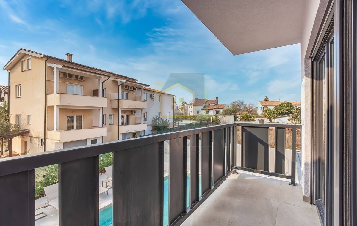 Poreč, sobborgo, Villa moderna con piscina in ottima posizione, a 800 m dal mare