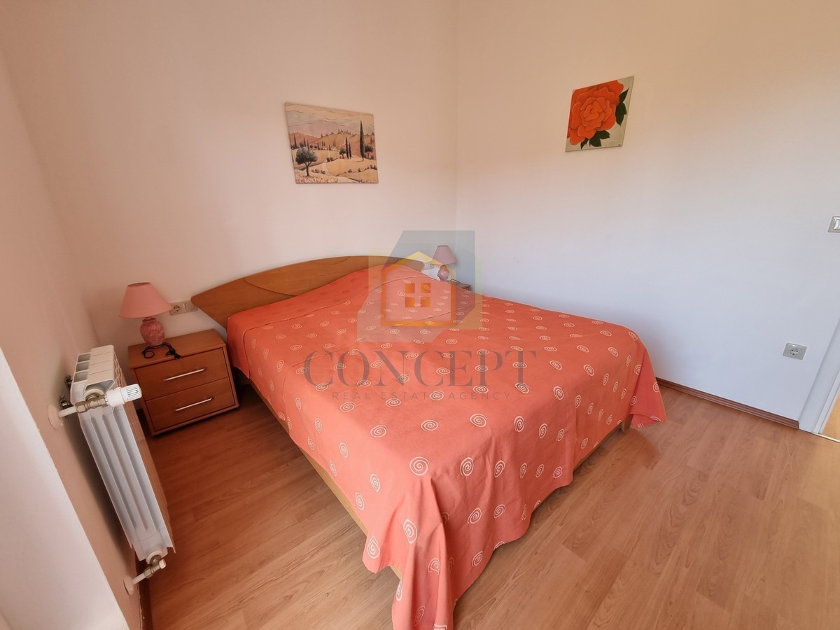 Poreč, dintorni, Casa alla fine della fila con giardino in ottima posizione, a 3 km dal mare