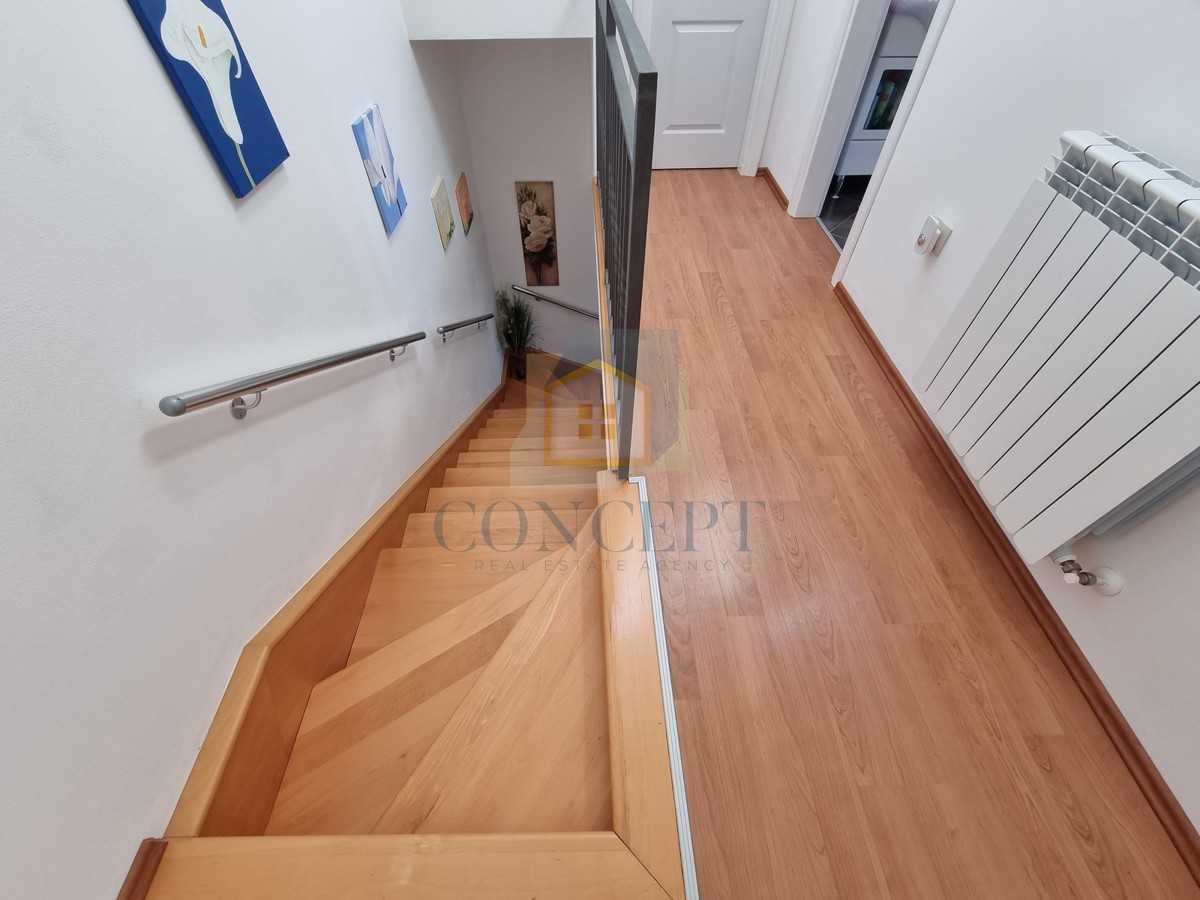 Poreč, dintorni, Casa alla fine della fila con giardino in ottima posizione, a 3 km dal mare