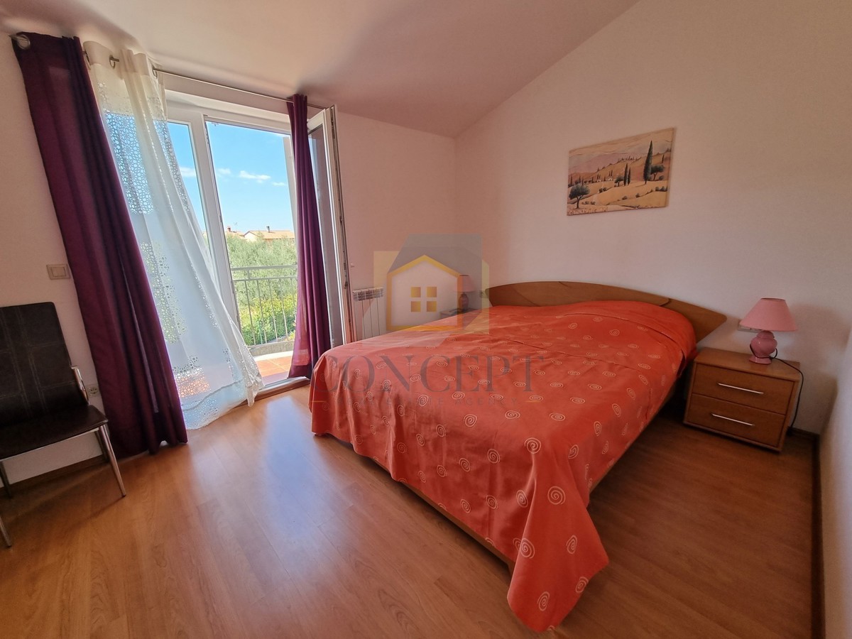 Poreč, dintorni, Casa alla fine della fila con giardino in ottima posizione, a 3 km dal mare