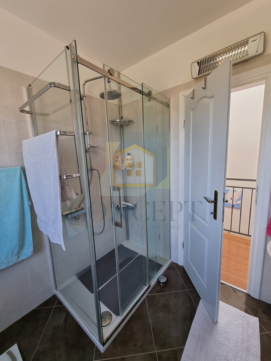 Poreč, dintorni, Casa alla fine della fila con giardino in ottima posizione, a 3 km dal mare