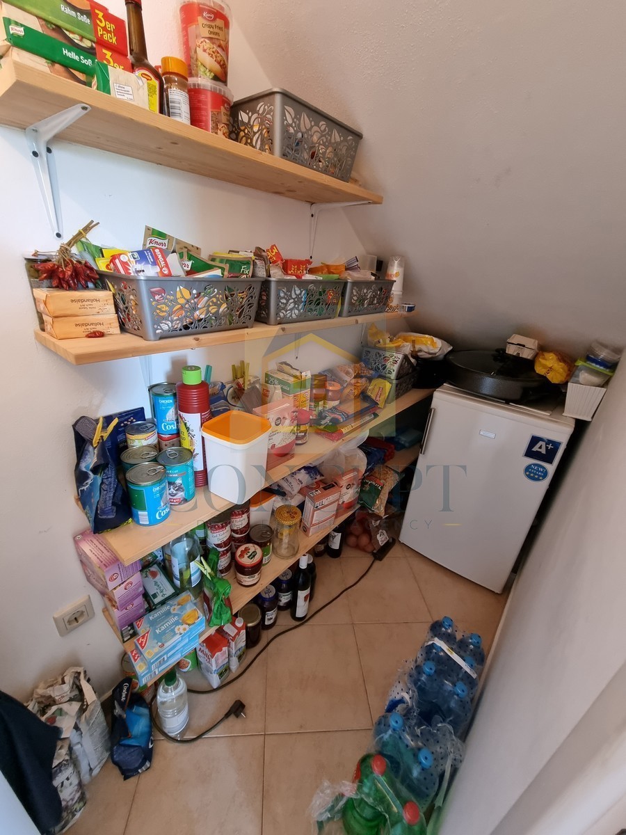 Poreč, dintorni, Casa alla fine della fila con giardino in ottima posizione, a 3 km dal mare