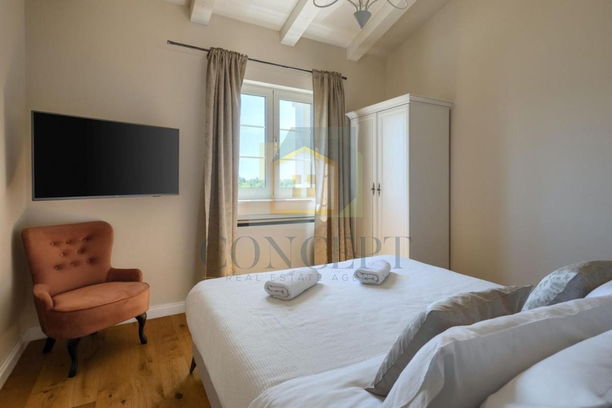 Poreč, dintorni, Imponente villa in posizione tranquilla, a 20 km dal mare