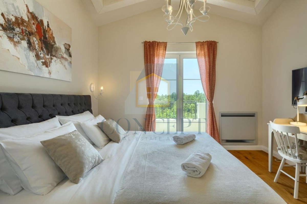 Poreč, dintorni, Imponente villa in posizione tranquilla, a 20 km dal mare