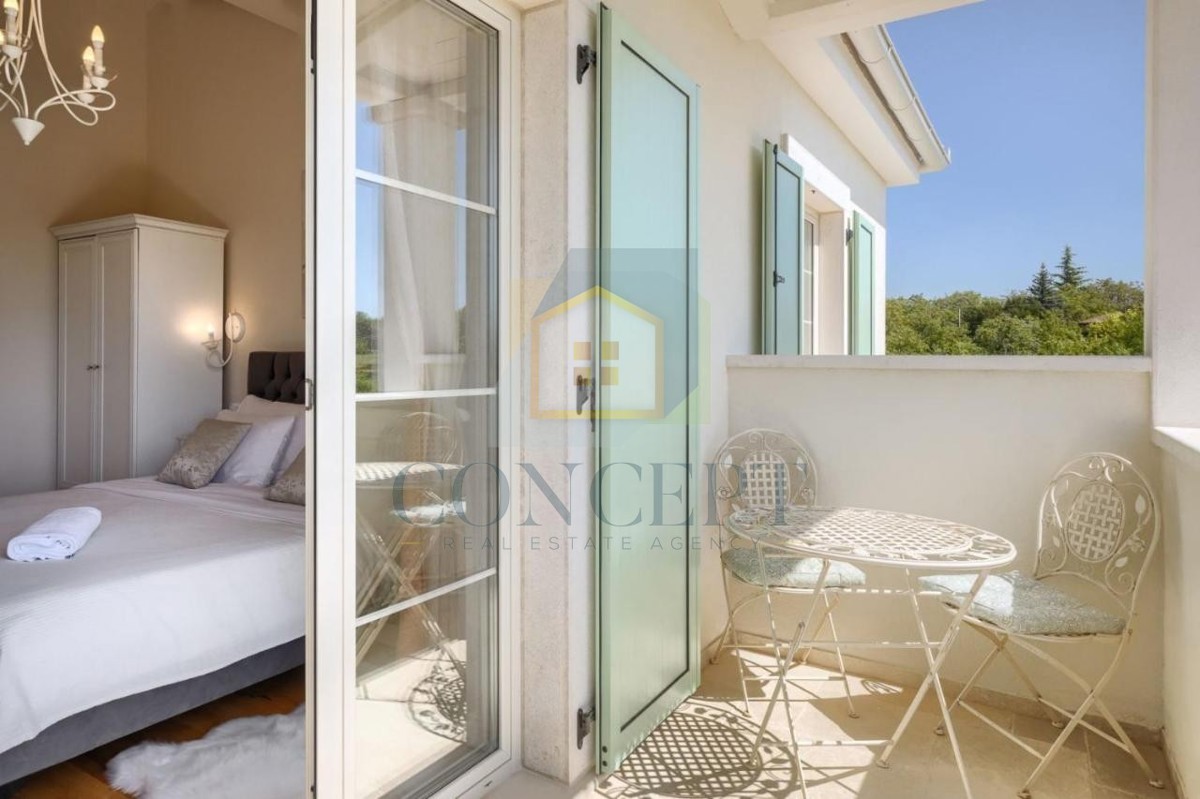 Poreč, dintorni, Imponente villa in posizione tranquilla, a 20 km dal mare