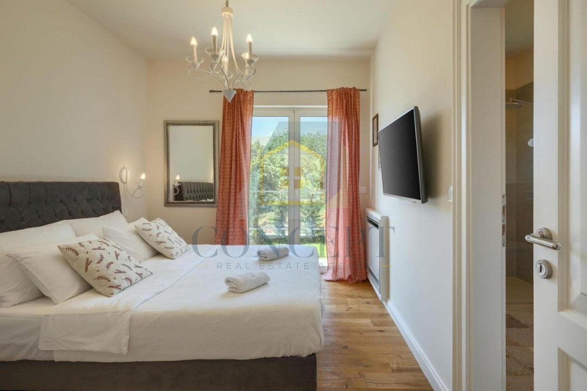 Poreč, dintorni, Imponente villa in posizione tranquilla, a 20 km dal mare