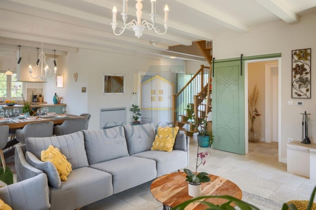 Poreč, dintorni, Imponente villa in posizione tranquilla, a 20 km dal mare