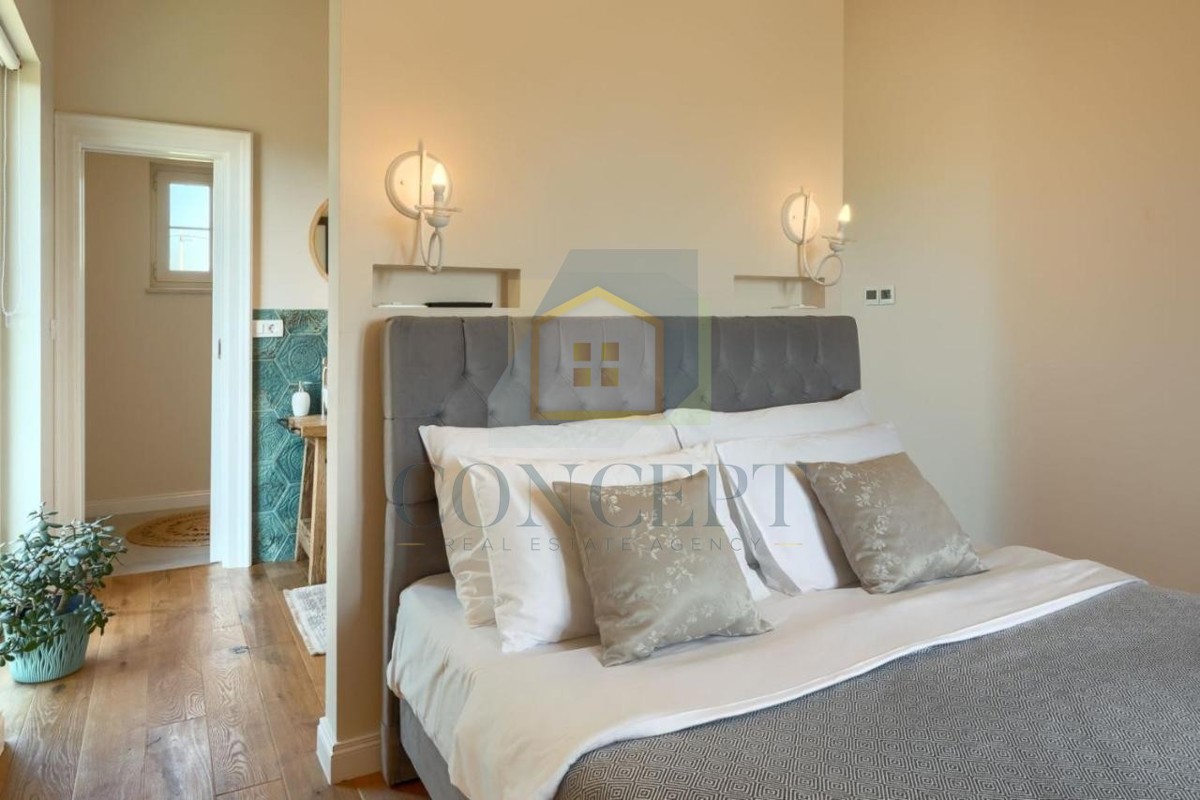 Poreč, dintorni, Imponente villa in posizione tranquilla, a 20 km dal mare