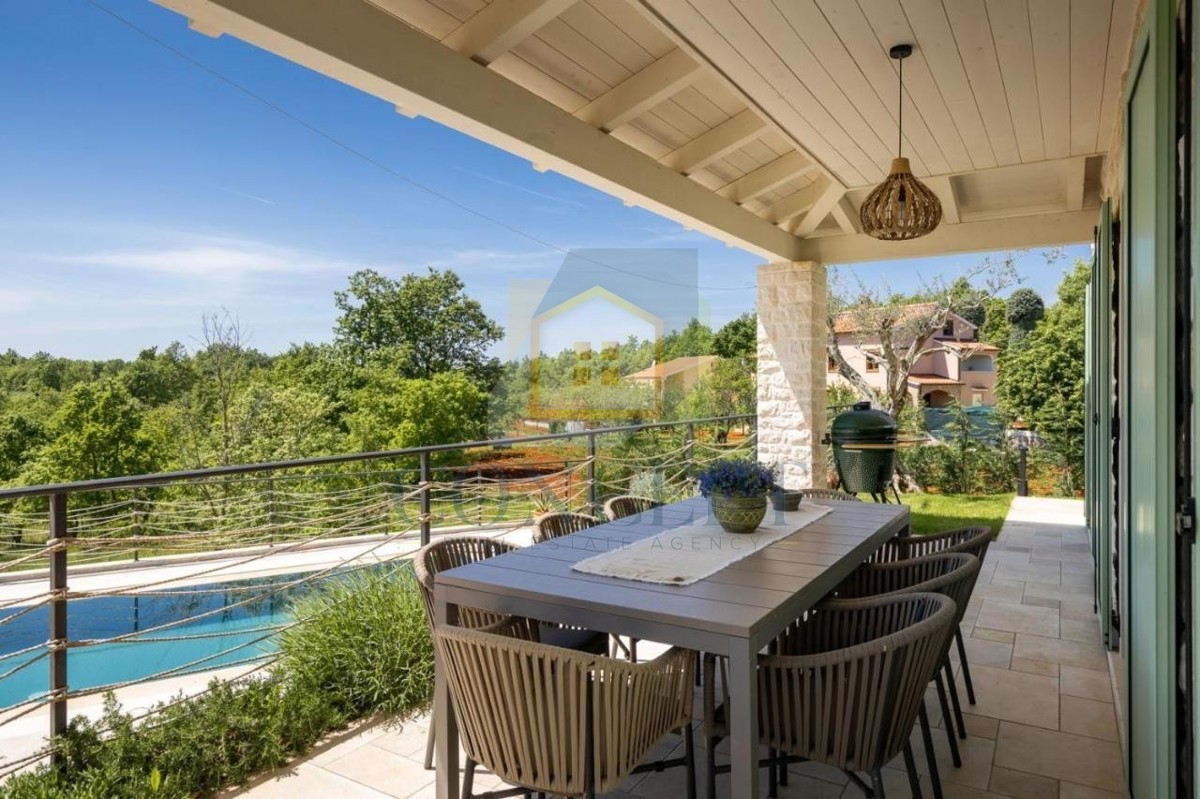 Poreč, dintorni, Imponente villa in posizione tranquilla, a 20 km dal mare