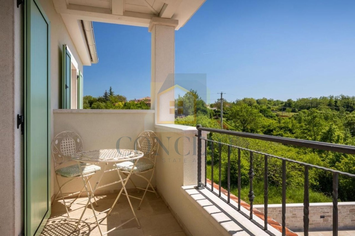 Poreč, dintorni, Imponente villa in posizione tranquilla, a 20 km dal mare