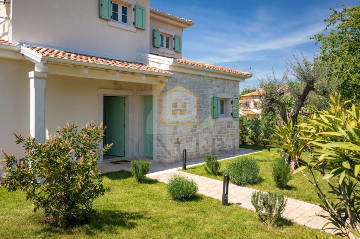 Poreč, dintorni, Imponente villa in posizione tranquilla, a 20 km dal mare