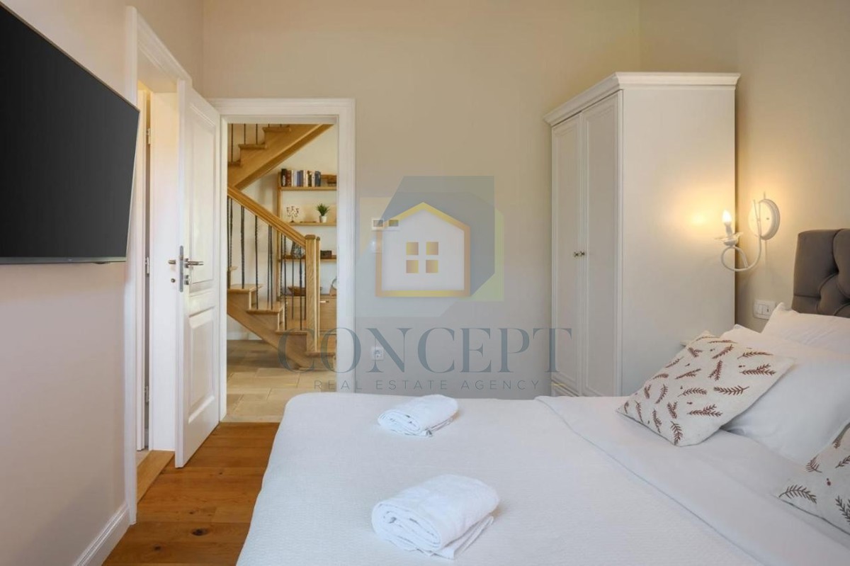 Poreč, dintorni, Imponente villa in posizione tranquilla, a 20 km dal mare