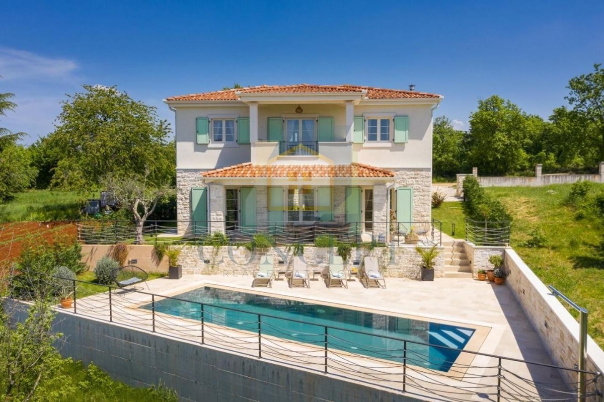 Poreč, dintorni, Imponente villa in posizione tranquilla, a 20 km dal mare