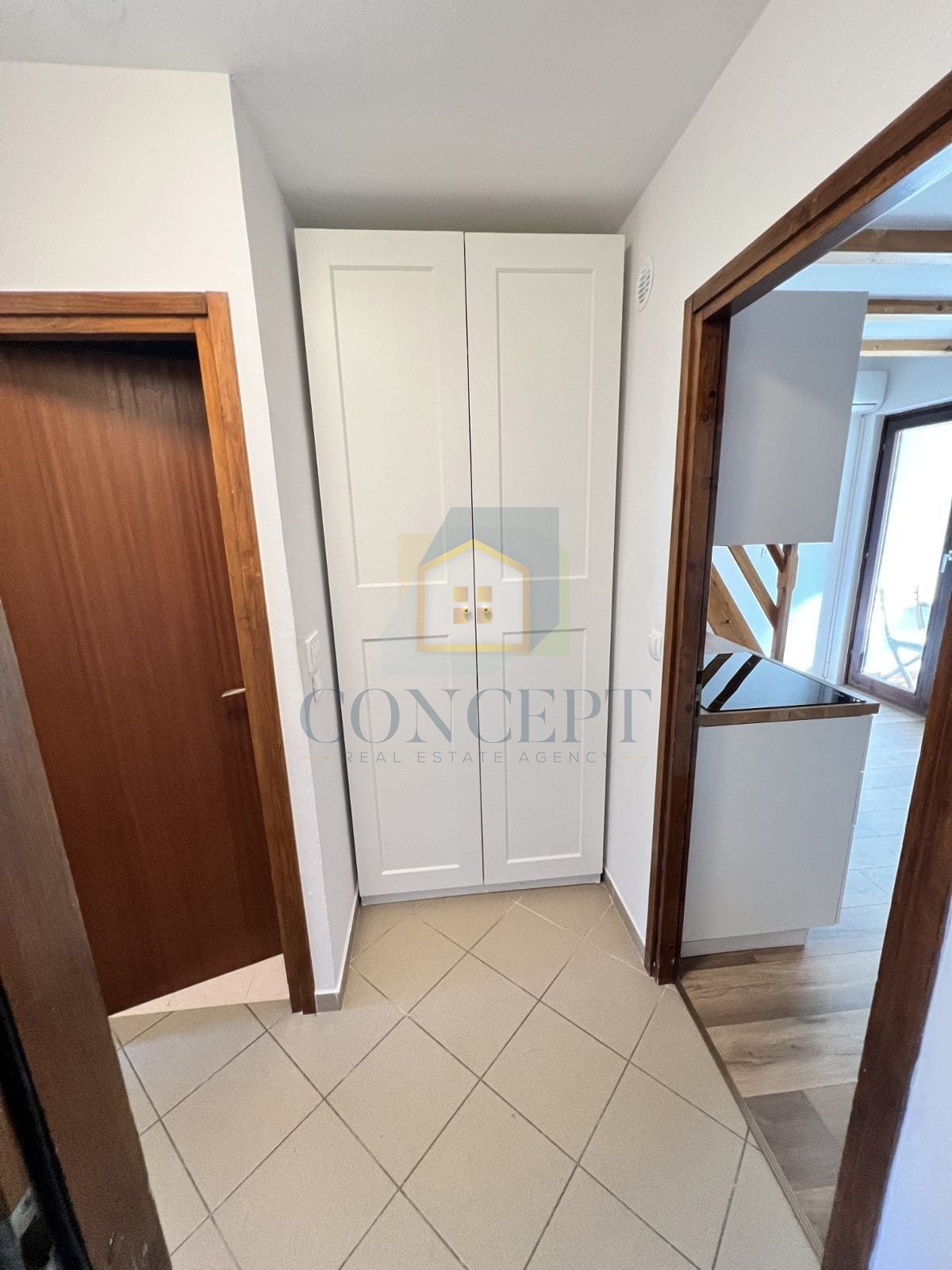 Novigrad, zona, Appartamento su due piani con 2 camere da letto, a 200 m dal mare