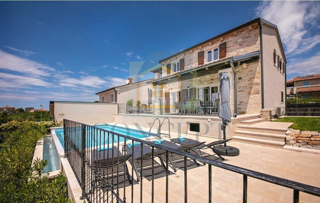 Poreč, dintorni, Splendida villa con 4 camere da letto in una bella posizione, a 15 km dal mare