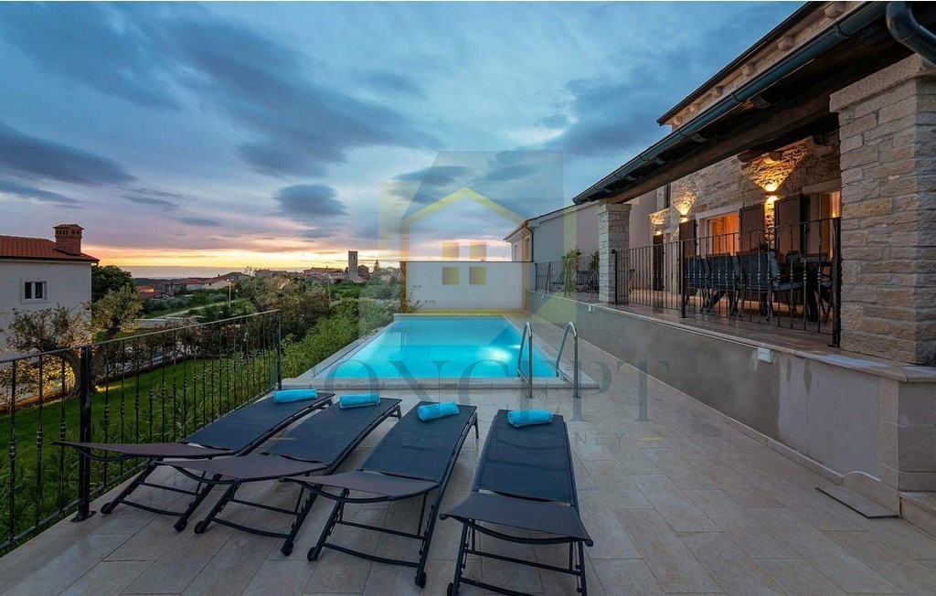 Poreč, dintorni, Splendida villa con 4 camere da letto in una bella posizione, a 15 km dal mare