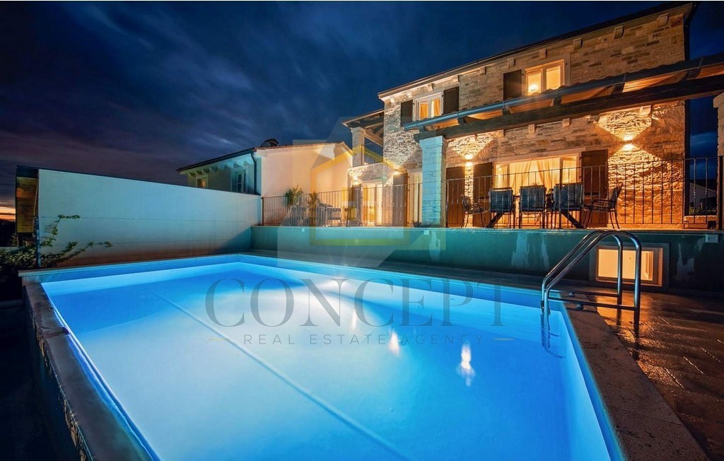 Poreč, dintorni, Splendida villa con 4 camere da letto in una bella posizione, a 15 km dal mare