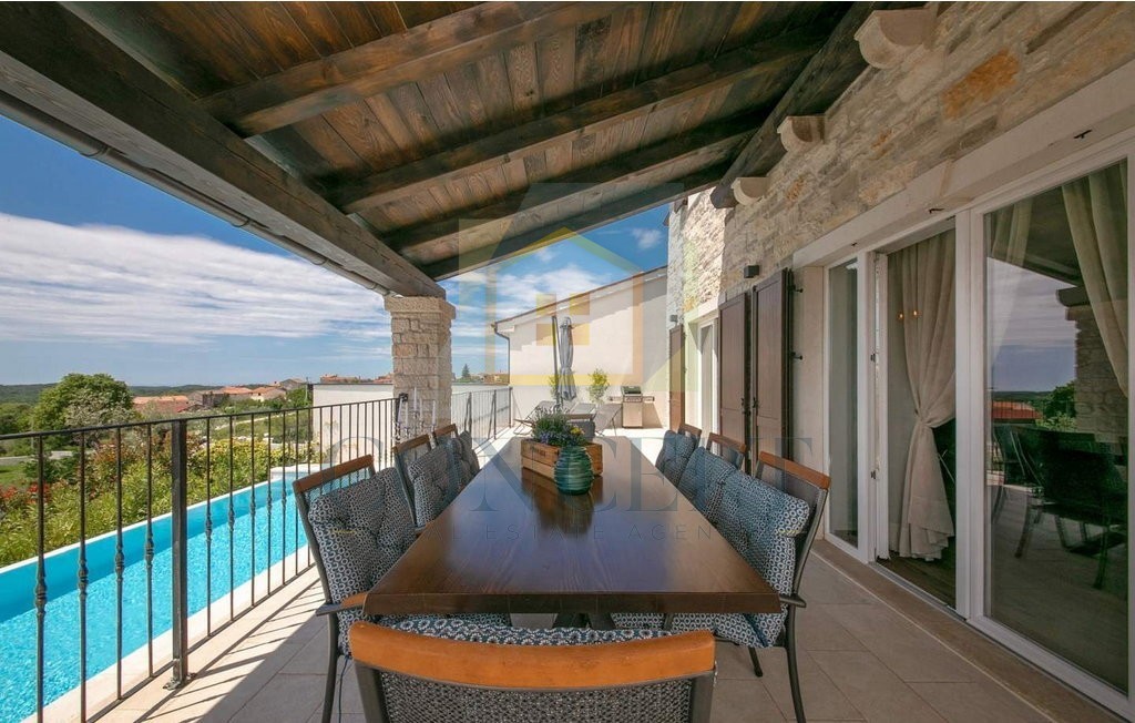 Poreč, dintorni, Splendida villa con 4 camere da letto in una bella posizione, a 15 km dal mare