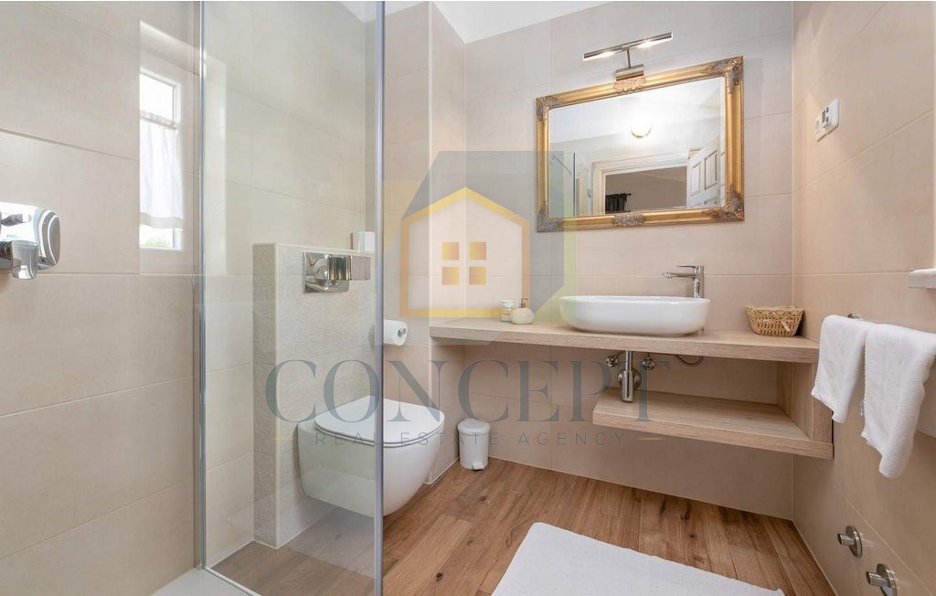 Poreč, dintorni, Splendida villa con 4 camere da letto in una bella posizione, a 15 km dal mare