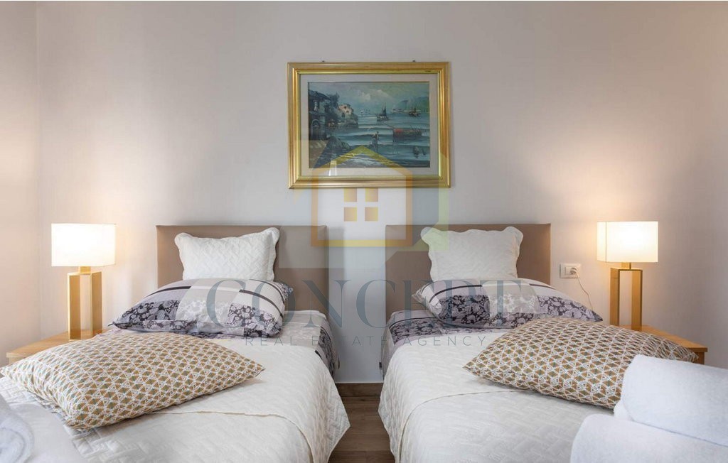 Poreč, dintorni, Splendida villa con 4 camere da letto in una bella posizione, a 15 km dal mare