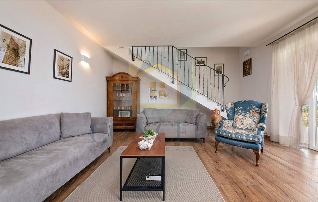 Poreč, dintorni, Splendida villa con 4 camere da letto in una bella posizione, a 15 km dal mare