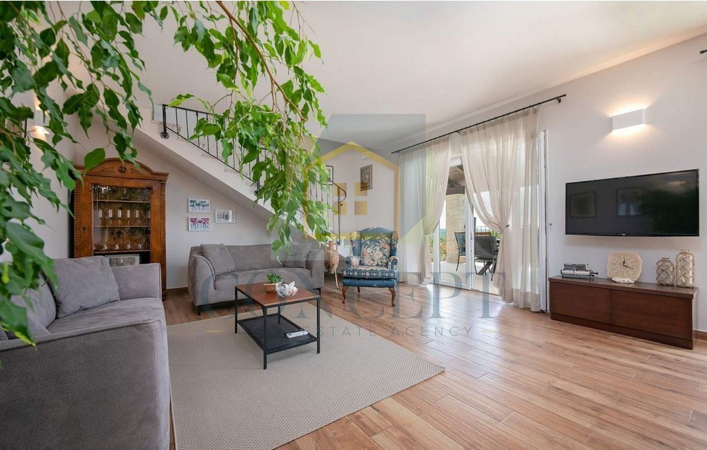 Poreč, dintorni, Splendida villa con 4 camere da letto in una bella posizione, a 15 km dal mare