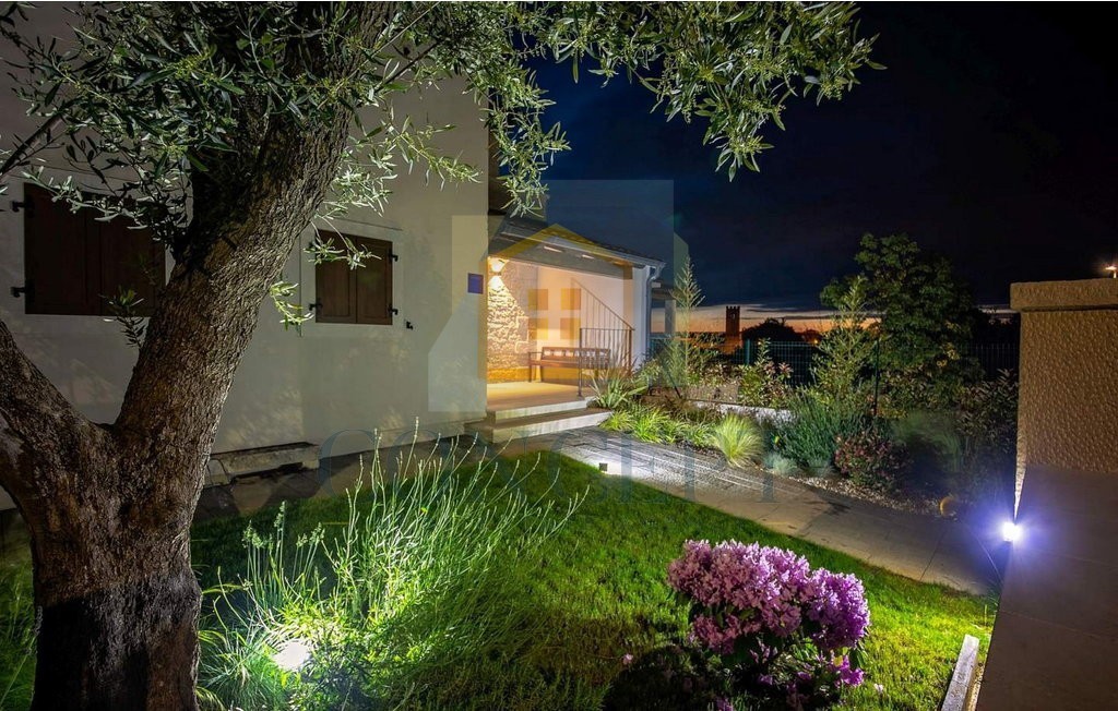 Poreč, dintorni, Splendida villa con 4 camere da letto in una bella posizione, a 15 km dal mare