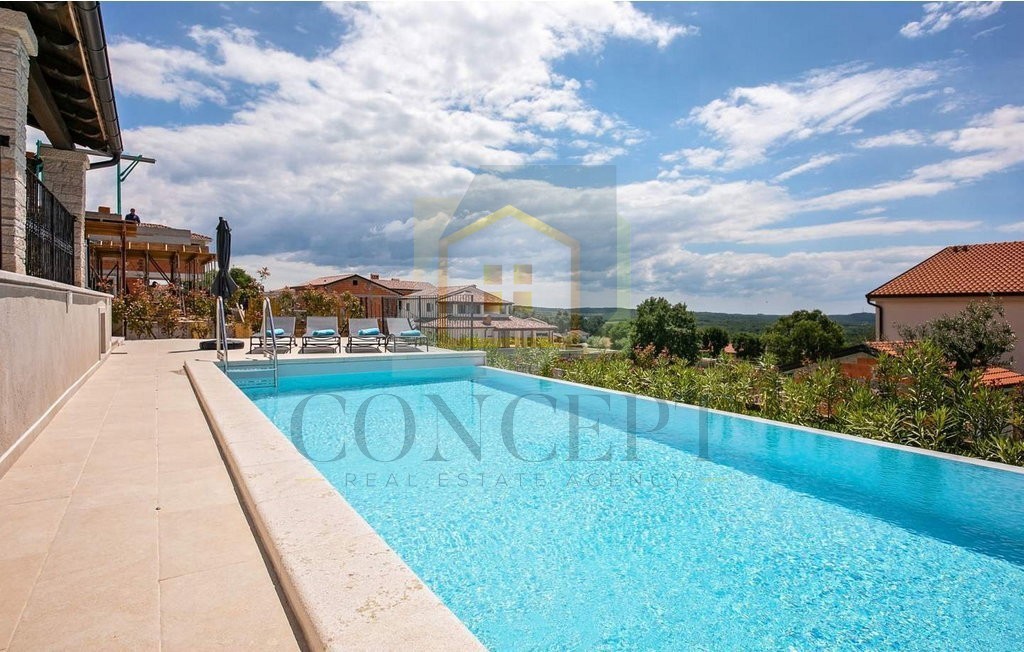 Poreč, dintorni, Splendida villa con 4 camere da letto in una bella posizione, a 15 km dal mare