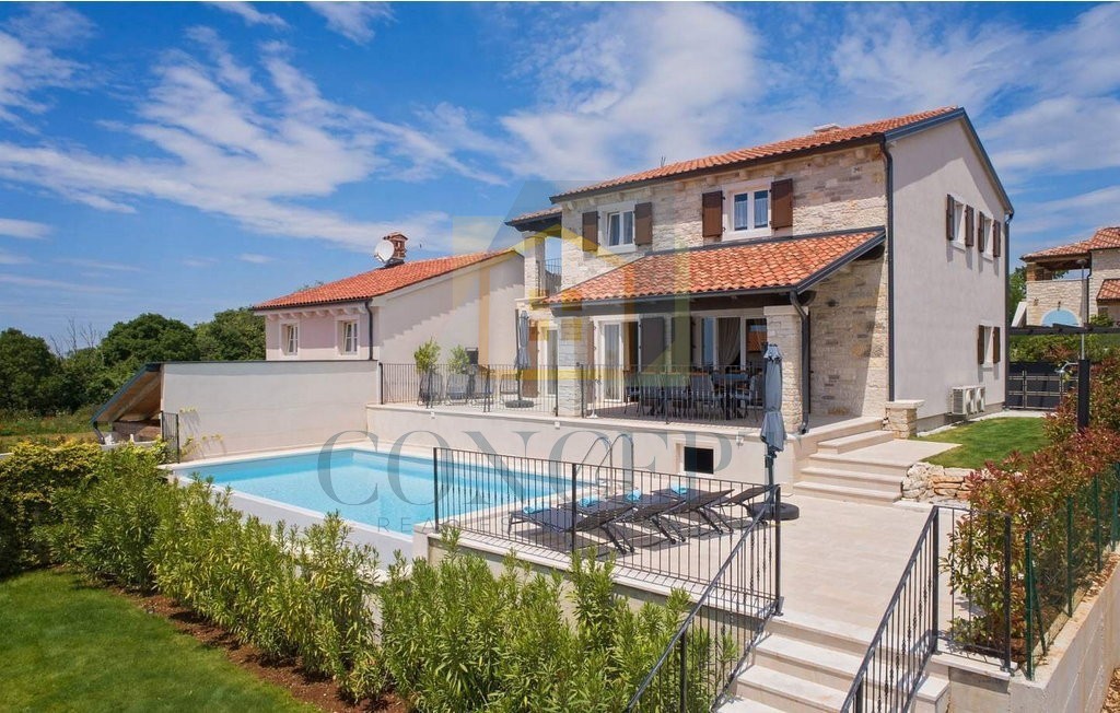 Poreč, dintorni, Splendida villa con 4 camere da letto in una bella posizione, a 15 km dal mare