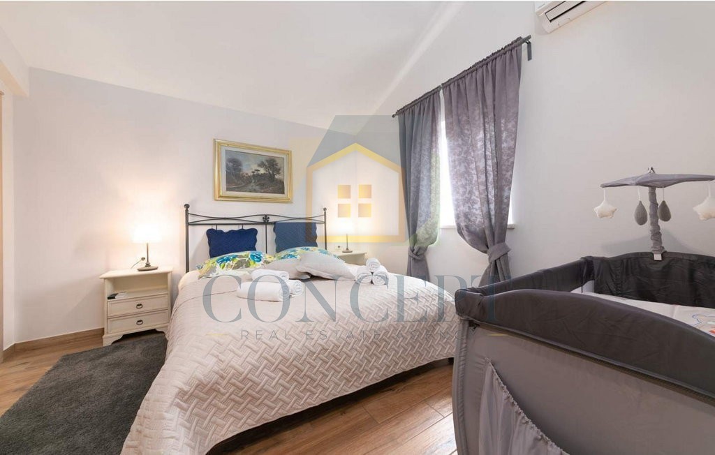 Poreč, dintorni, Splendida villa con 4 camere da letto in una bella posizione, a 15 km dal mare