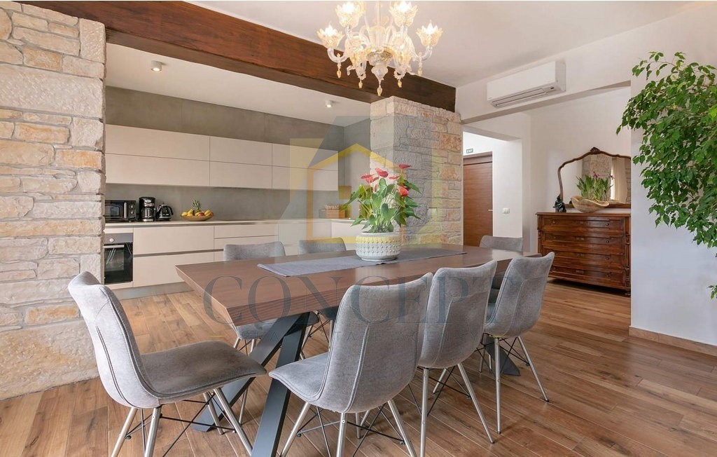 Poreč, dintorni, Splendida villa con 4 camere da letto in una bella posizione, a 15 km dal mare