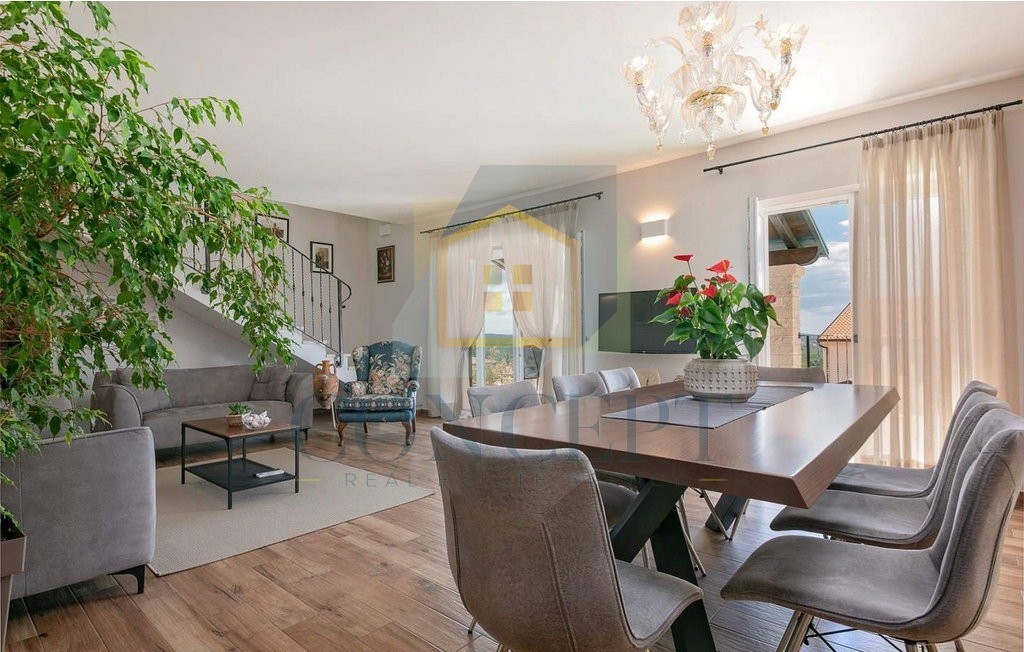 Poreč, dintorni, Splendida villa con 4 camere da letto in una bella posizione, a 15 km dal mare